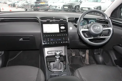 DG73MZY Hyundai Tucson 1.6 TGDi Premium 5dr 2WD Thumbnail #15