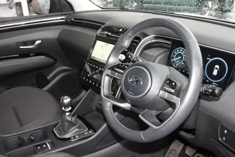 DG73MZY Hyundai Tucson 1.6 TGDi Premium 5dr 2WD Thumbnail #18