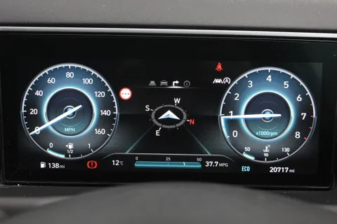 DG73MZY Hyundai Tucson 1.6 TGDi Premium 5dr 2WD Thumbnail #21