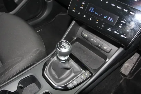 DG73MZY Hyundai Tucson 1.6 TGDi Premium 5dr 2WD Thumbnail #26