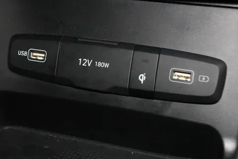 DG73MZY Hyundai Tucson 1.6 TGDi Premium 5dr 2WD Thumbnail #28