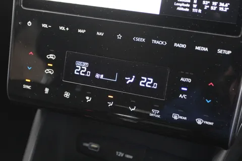 DG73MZY Hyundai Tucson 1.6 TGDi Premium 5dr 2WD Thumbnail #29