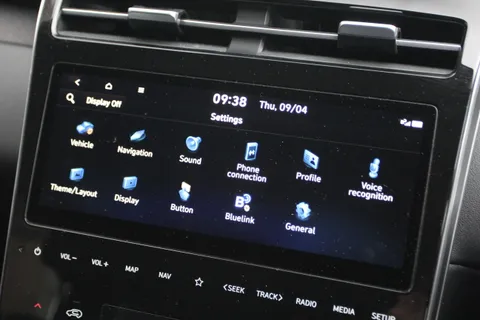 DG73MZY Hyundai Tucson 1.6 TGDi Premium 5dr 2WD Thumbnail #32