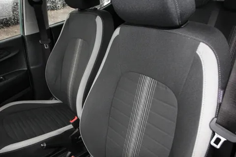 MK72NYW Hyundai i10 1.2 MPi SE Connect 5dr Thumbnail #11