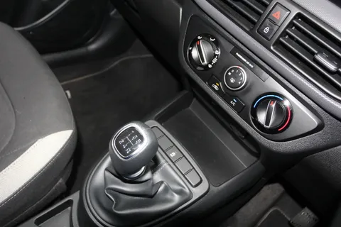 MK72NYW Hyundai i10 1.2 MPi SE Connect 5dr Thumbnail #25