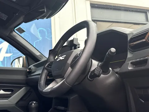 WR25BUW Dacia Duster 1.2 TCe 130 Extreme 5dr 4X4 Thumbnail #14