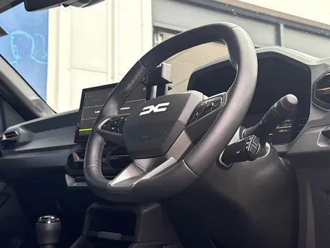 WR25BUW Dacia Duster 1.2 TCe 130 Extreme 5dr 4X4 Thumbnail #15
