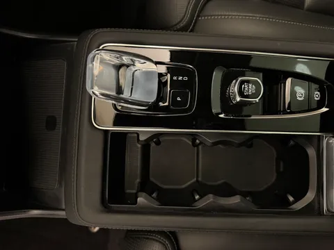 RF74UNL Volvo XC90 2.0 B5P Ultra Dark 5dr AWD Geartronic Thumbnail #21