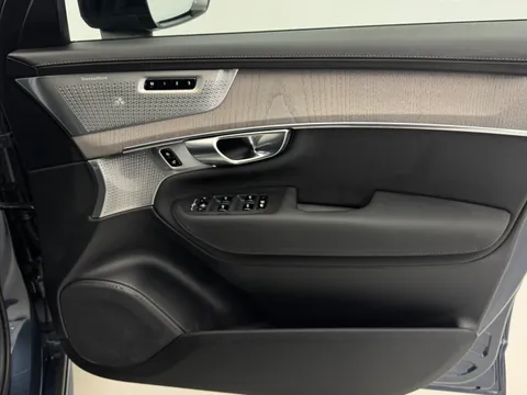 RF74UNL Volvo XC90 2.0 B5P Ultra Dark 5dr AWD Geartronic Thumbnail #23