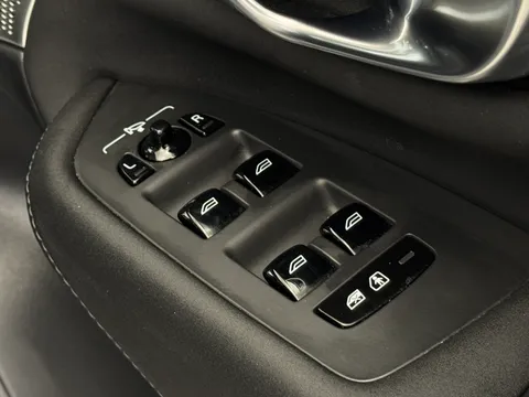 RF74UNL Volvo XC90 2.0 B5P Ultra Dark 5dr AWD Geartronic Thumbnail #24