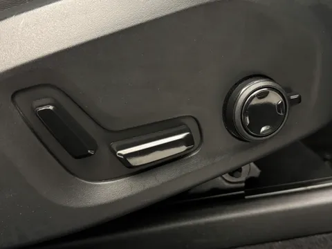 RF74UNL Volvo XC90 2.0 B5P Ultra Dark 5dr AWD Geartronic Thumbnail #26