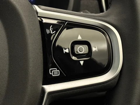 RF74UNL Volvo XC90 2.0 B5P Ultra Dark 5dr AWD Geartronic Thumbnail #29