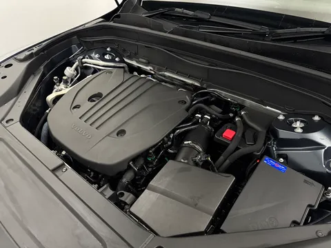 RF74UNL Volvo XC90 2.0 B5P Ultra Dark 5dr AWD Geartronic Thumbnail #38