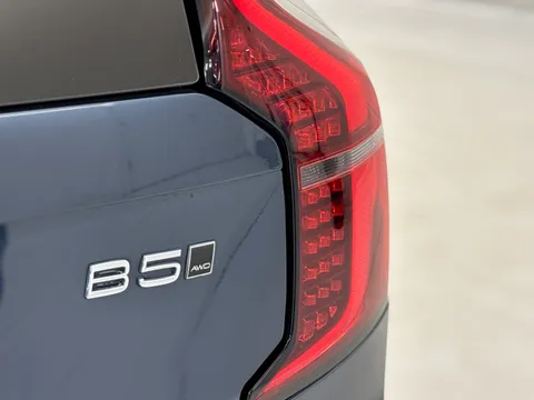 RF74UNL Volvo XC90 2.0 B5P Ultra Dark 5dr AWD Geartronic Thumbnail #42