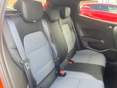 BL74ZJV Renault Clio 1.6 E-TECH full hybrid 145 Techno 5dr Auto Thumbnail #10