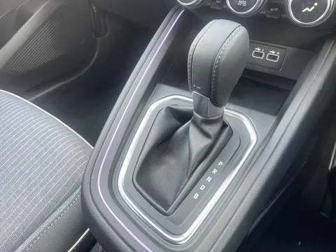 BL74ZJV Renault Clio 1.6 E-TECH full hybrid 145 Techno 5dr Auto Thumbnail #14