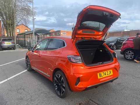 BL74ZJV Renault Clio 1.6 E-TECH full hybrid 145 Techno 5dr Auto Thumbnail #24
