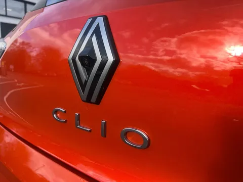 BL74ZJV Renault Clio 1.6 E-TECH full hybrid 145 Techno 5dr Auto Thumbnail #26