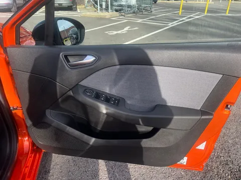 BL74ZJV Renault Clio 1.6 E-TECH full hybrid 145 Techno 5dr Auto Thumbnail #21