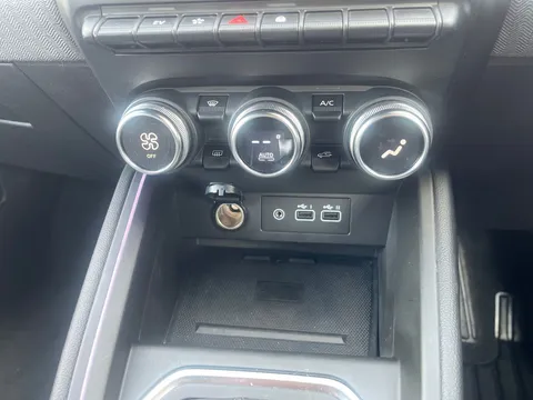 BL74ZJV Renault Clio 1.6 E-TECH full hybrid 145 Techno 5dr Auto Thumbnail #18