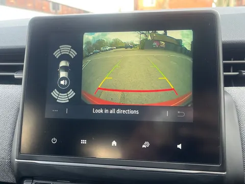 BL74ZJV Renault Clio 1.6 E-TECH full hybrid 145 Techno 5dr Auto Thumbnail #13