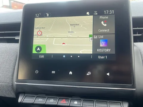 BL74ZJV Renault Clio 1.6 E-TECH full hybrid 145 Techno 5dr Auto Thumbnail #15