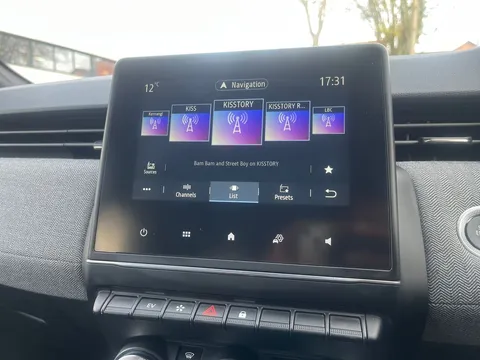 BL74ZJV Renault Clio 1.6 E-TECH full hybrid 145 Techno 5dr Auto Thumbnail #16