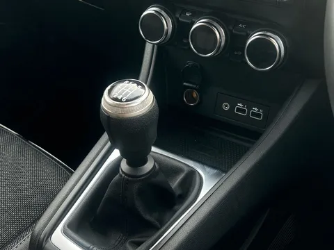 HN24GVG Renault Captur 1.0 TCE 90 Techno 5dr Thumbnail #16