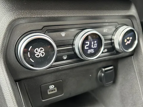 BK22EFP Dacia Sandero Stepway 1.0 TCe Prestige 5dr CVT Thumbnail #18