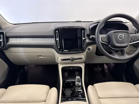 CJ72ETZ Volvo XC40 2.0 B4P Ultimate Dark 5dr Auto Thumbnail #10