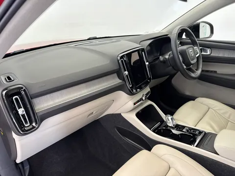 CJ72ETZ Volvo XC40 2.0 B4P Ultimate Dark 5dr Auto Thumbnail #12