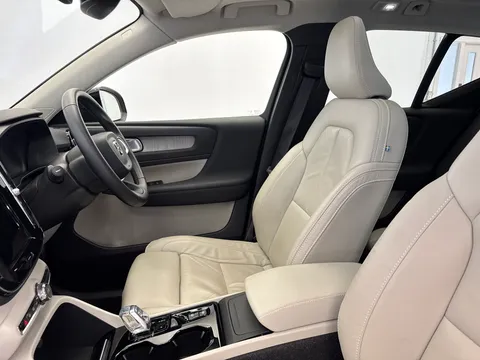 CJ72ETZ Volvo XC40 2.0 B4P Ultimate Dark 5dr Auto Thumbnail #9