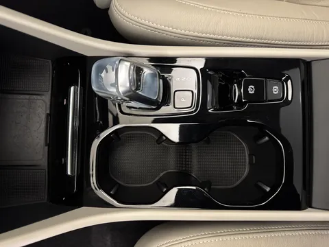 CJ72ETZ Volvo XC40 2.0 B4P Ultimate Dark 5dr Auto Thumbnail #15