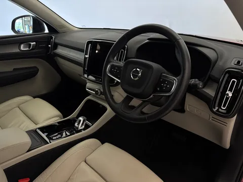 CJ72ETZ Volvo XC40 2.0 B4P Ultimate Dark 5dr Auto Thumbnail #14