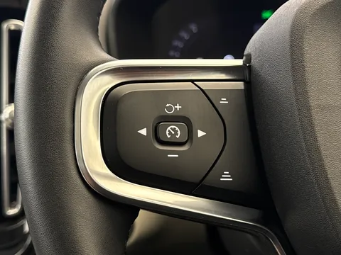 CJ72ETZ Volvo XC40 2.0 B4P Ultimate Dark 5dr Auto Thumbnail #23