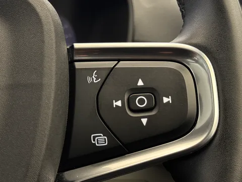 CJ72ETZ Volvo XC40 2.0 B4P Ultimate Dark 5dr Auto Thumbnail #24