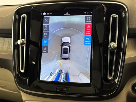 CJ72ETZ Volvo XC40 2.0 B4P Ultimate Dark 5dr Auto Thumbnail #29