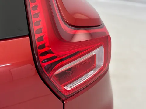 CJ72ETZ Volvo XC40 2.0 B4P Ultimate Dark 5dr Auto Thumbnail #38