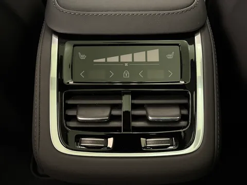 DU26YTT Volvo XC90 2.0 B5P Plus Pro Dark 5dr AWD Geartronic Thumbnail #19