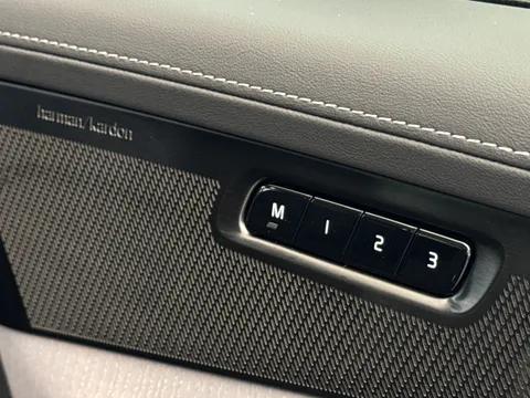 DU26YTT Volvo XC90 2.0 B5P Plus Pro Dark 5dr AWD Geartronic Thumbnail #25