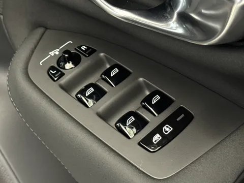 DU26YTT Volvo XC90 2.0 B5P Plus Pro Dark 5dr AWD Geartronic Thumbnail #26