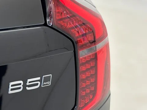 DU26YTT Volvo XC90 2.0 B5P Plus Pro Dark 5dr AWD Geartronic Thumbnail #40