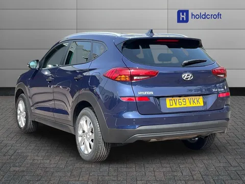 DV69VKK Hyundai Tucson 1.6 GDi SE Nav 5dr 2WD Thumbnail #4