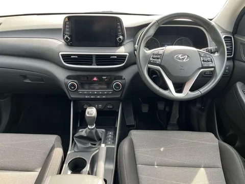 DV69VKK Hyundai Tucson 1.6 GDi SE Nav 5dr 2WD Thumbnail #12