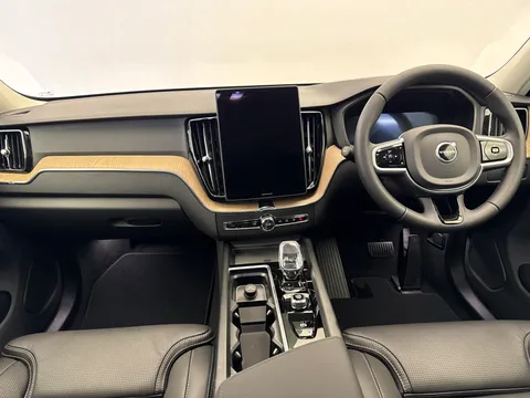 DU26YTP Volvo XC60 2.0 B5P Plus Pro Dark 5dr AWD Geartronic Thumbnail #11