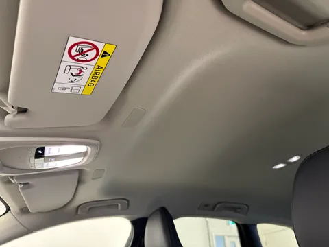 DU26YTP Volvo XC60 2.0 B5P Plus Pro Dark 5dr AWD Geartronic Thumbnail #12