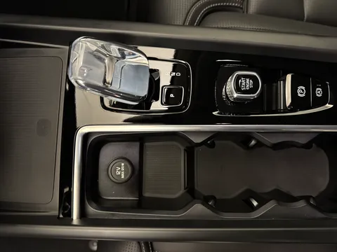 DU26YTP Volvo XC60 2.0 B5P Plus Pro Dark 5dr AWD Geartronic Thumbnail #13
