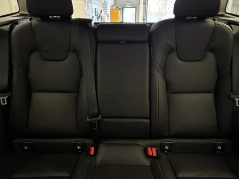 DU26YTP Volvo XC60 2.0 B5P Plus Pro Dark 5dr AWD Geartronic Thumbnail #14