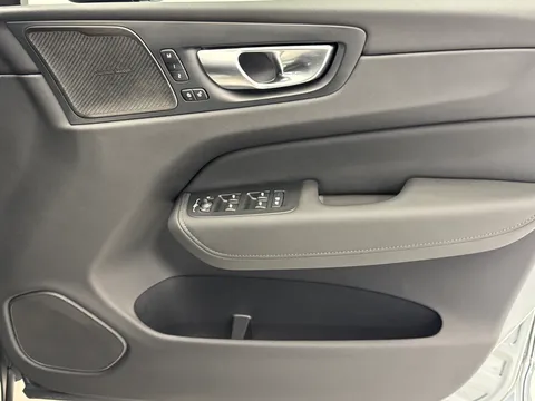 DU26YTP Volvo XC60 2.0 B5P Plus Pro Dark 5dr AWD Geartronic Thumbnail #15