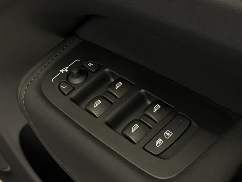 DU26YTP Volvo XC60 2.0 B5P Plus Pro Dark 5dr AWD Geartronic Thumbnail #16